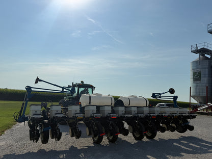 Kinze 3200 Wing Fold 12 Row Planter