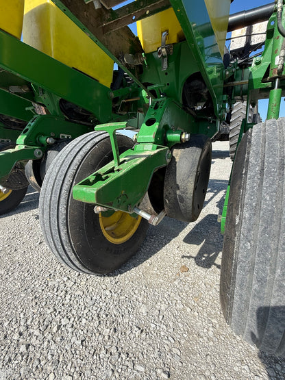 John Deere 1760 - 12 Row