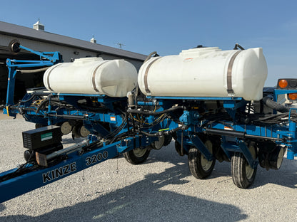 Kinze 3200 Wing Fold 12 Row Planter