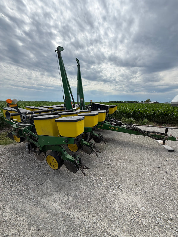 John Deere 7200 - 12 Row