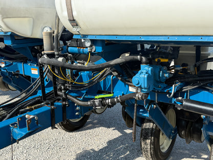 Kinze 3200 Wing Fold 12 Row Planter