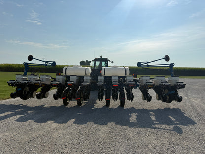 Kinze 3200 Wing Fold 12 Row Planter