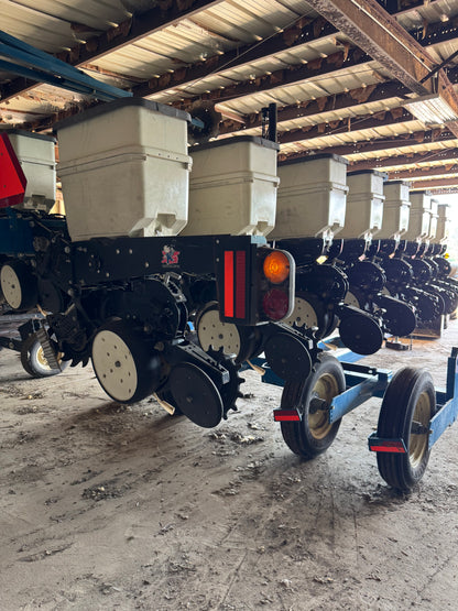 Kinze 3500 8/15 Row
