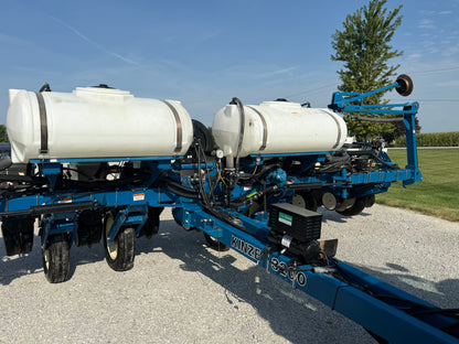 Kinze 3200 Wing Fold 12 Row Planter