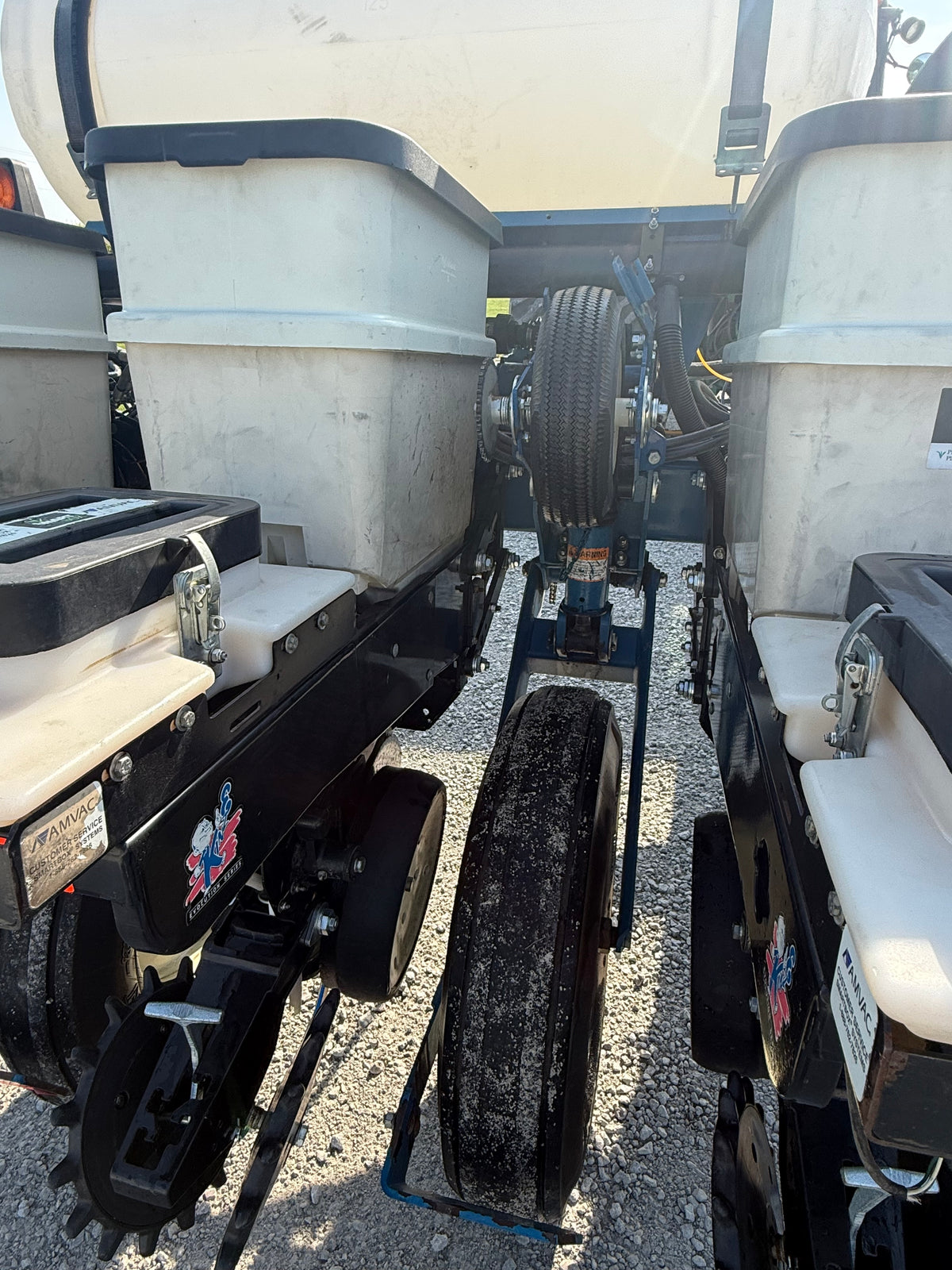 Kinze 3200 Wing Fold 12 Row Planter