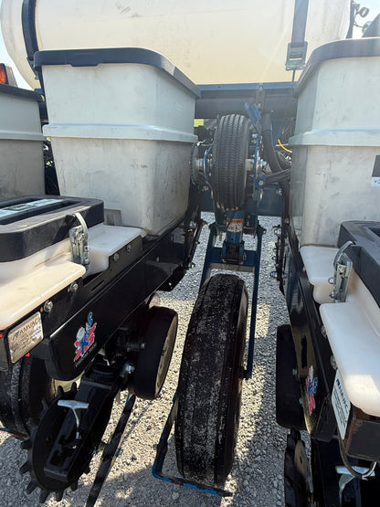 Kinze 3200 Wing Fold 12 Row Planter
