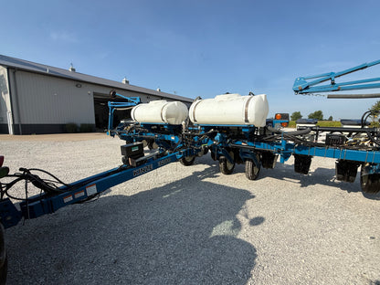 Kinze 3200 Wing Fold 12 Row Planter