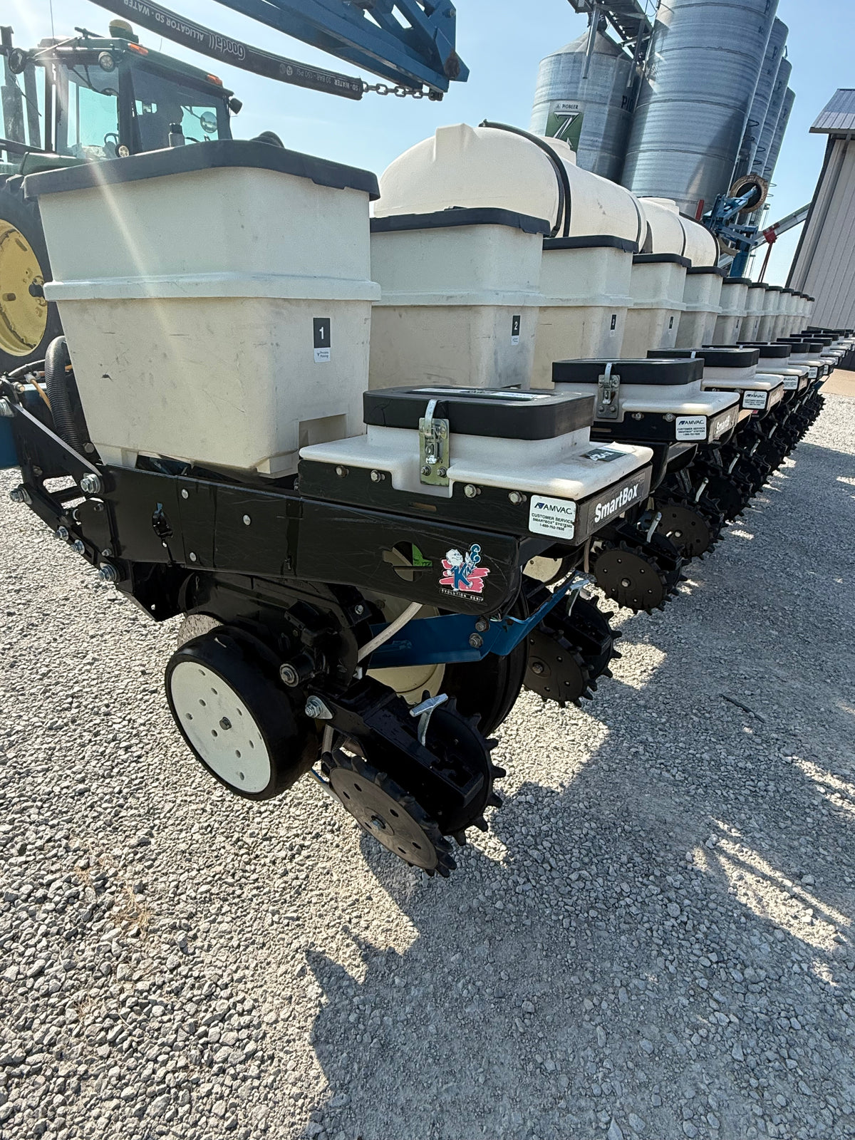 Kinze 3200 Wing Fold 12 Row Planter