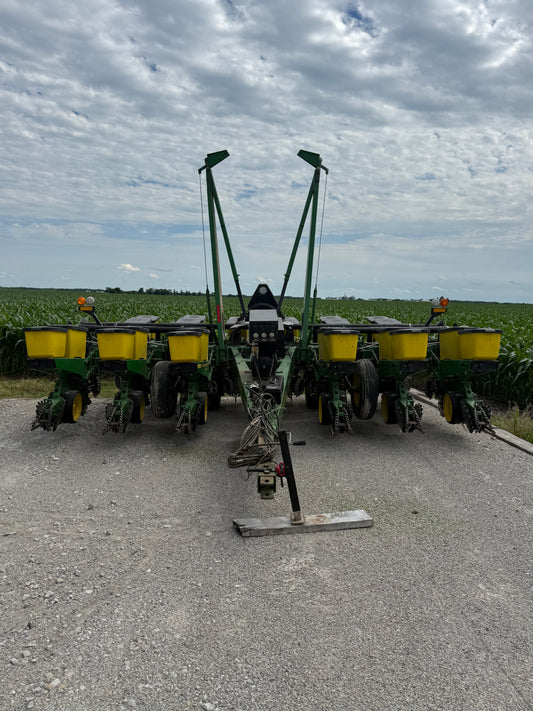 John Deere 7200 - 12 Row